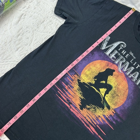 Disney - The Little Mermaid graphic tee women’s medium - Picture 5 of 5